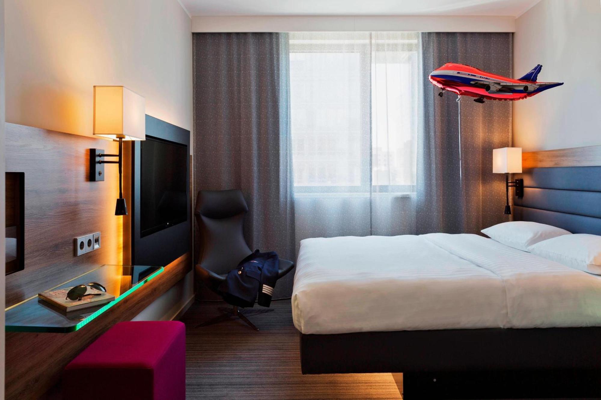 Moxy Queen Room,1552913428:JPEG